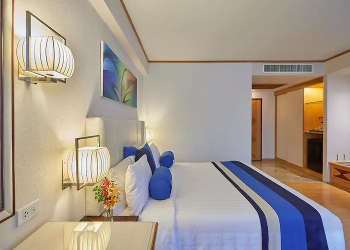Hotel The Four Wings 4*